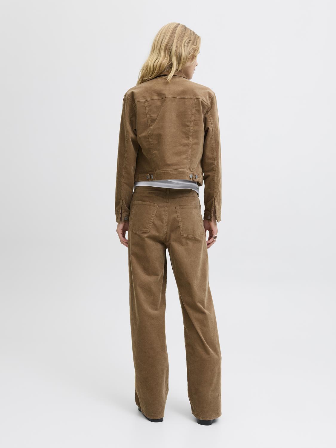 model_shot-back